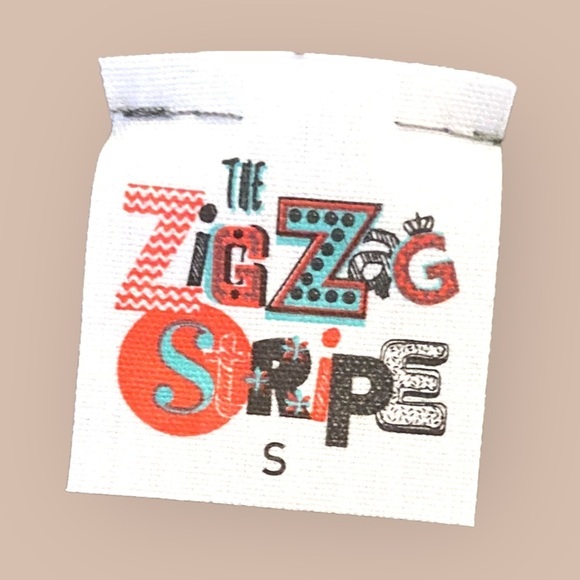 Knit cold shoulder sweater - Picture 4 of 4